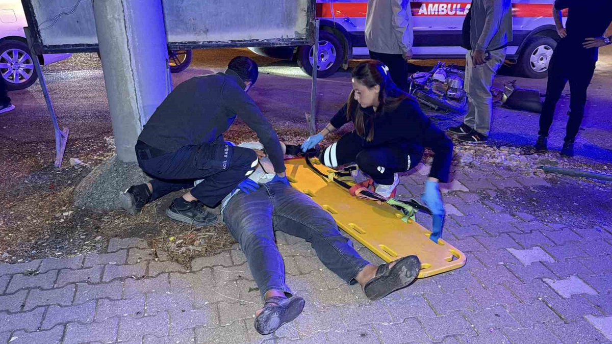 Adıyaman Fatih Mahallesi'nde motosiklet kazasında 2 kişi yaralandı