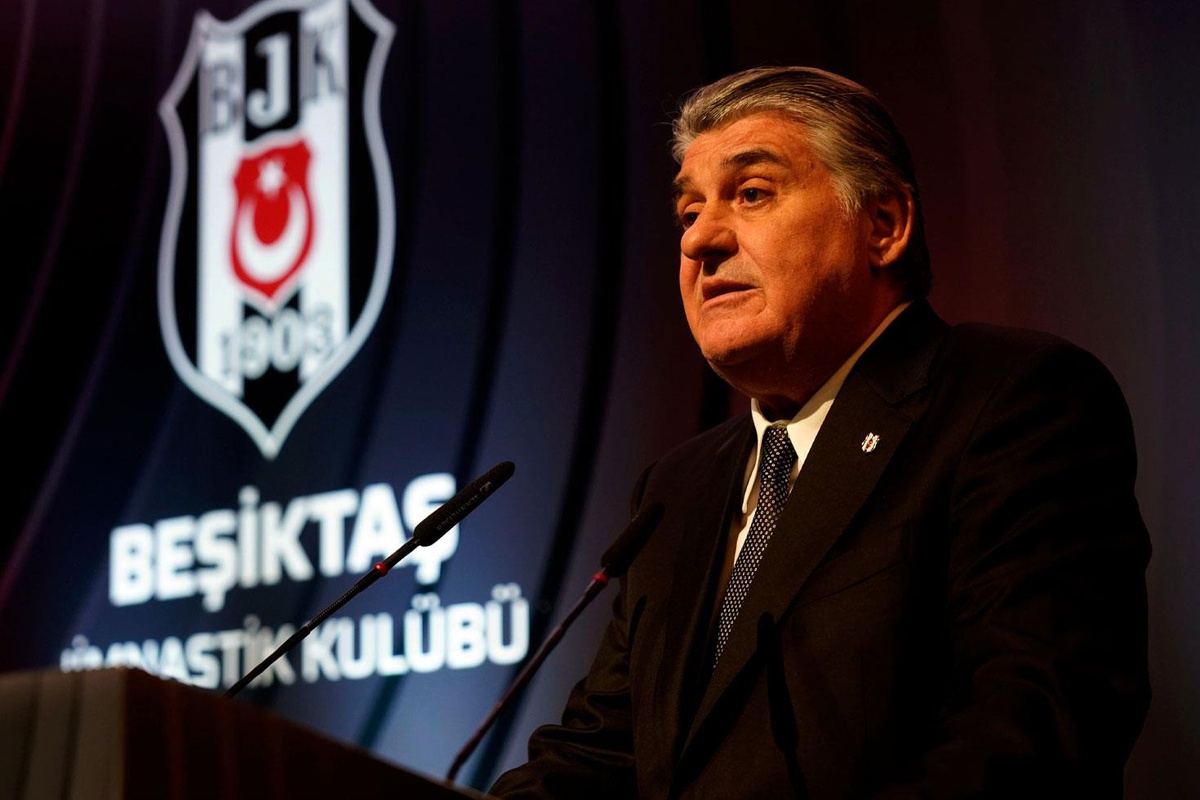Beşiktaş'ta Serdal Adalı ve yönetimi ibra edildi