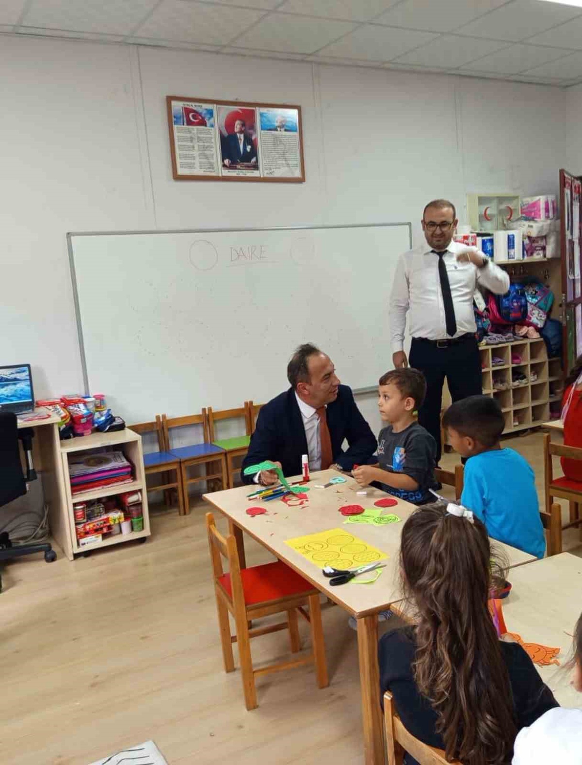 Efeler'de İlçe Milli Eğitim Müdürü Çomruk, Ilıcabaşı İlkokulu'nda oyun oynadı