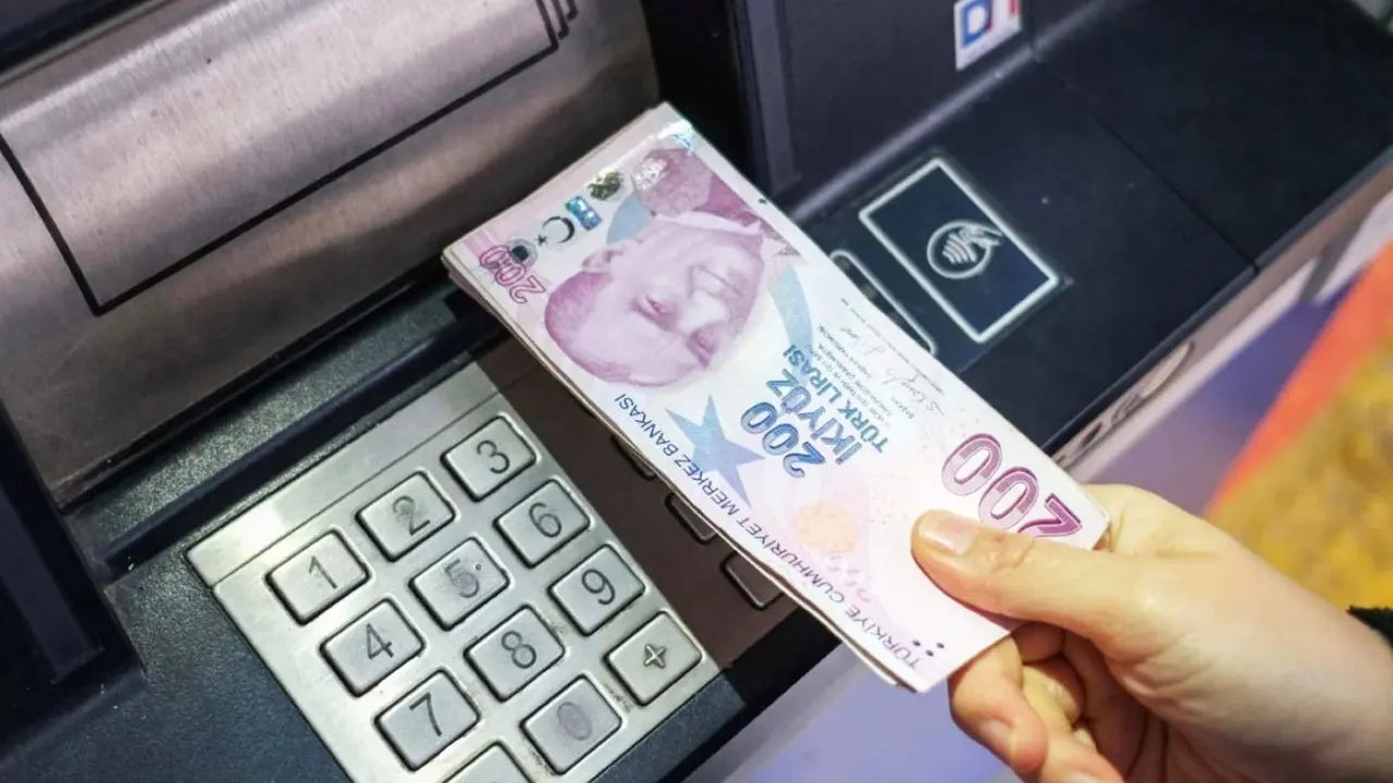 Ekim ayı yaşlı ve engelli aylıkları hesaplara yatırılmaya başlandı