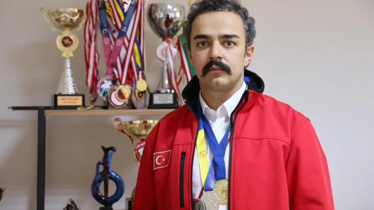 Türk bayrağını Avrupa'nın zirvesine taşıdı! Veysel Batuhan Bay şampiyon...