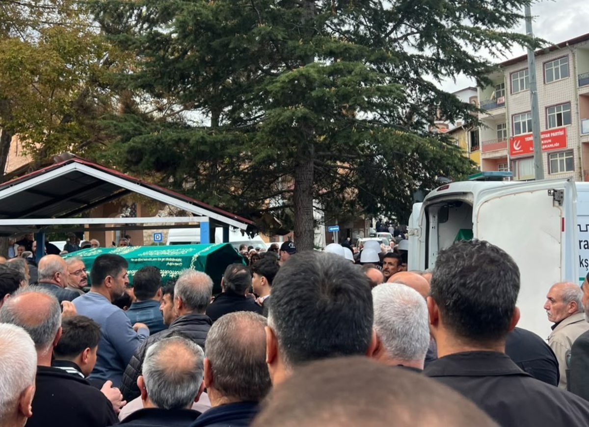 Kahramanmaraş Göksun'da köprüden uçan otomobildeki 2 kişi toprağa verildi