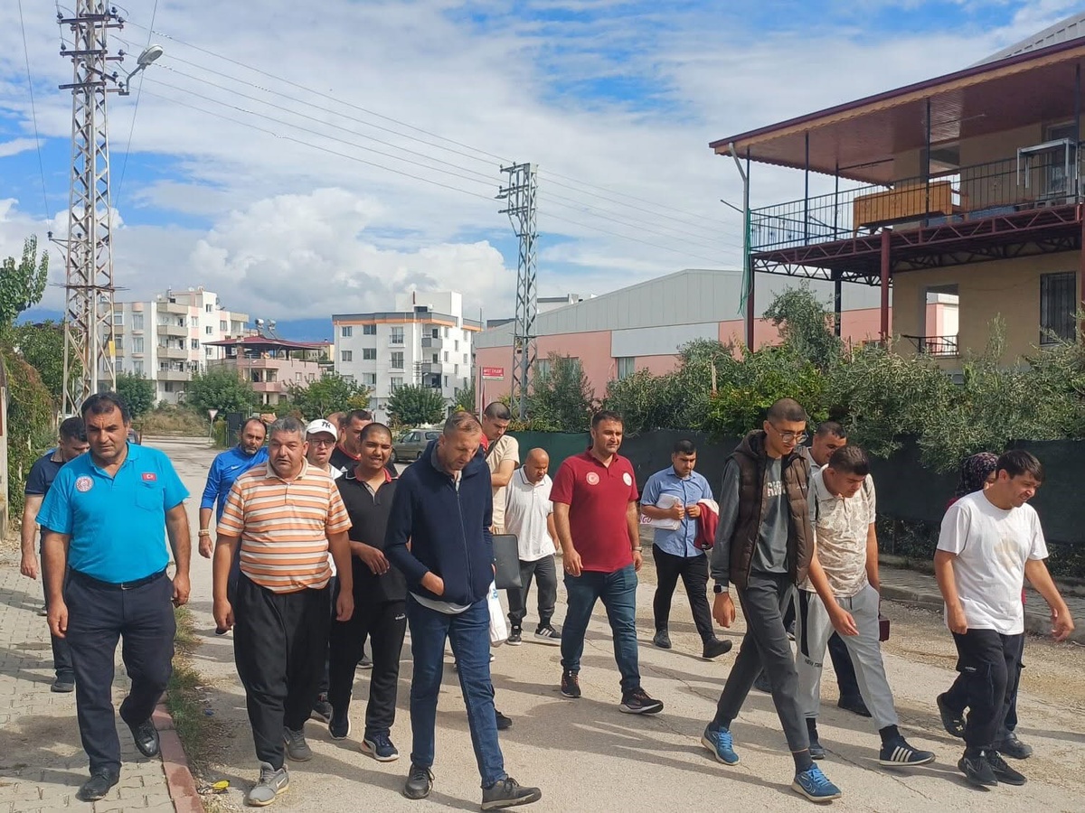 [BELEDIYE · Adana] Adana'da Umut Evleri'ndeki özel bireyler Dünya Yürüyüş Günü'nde yürüyüp koştu
