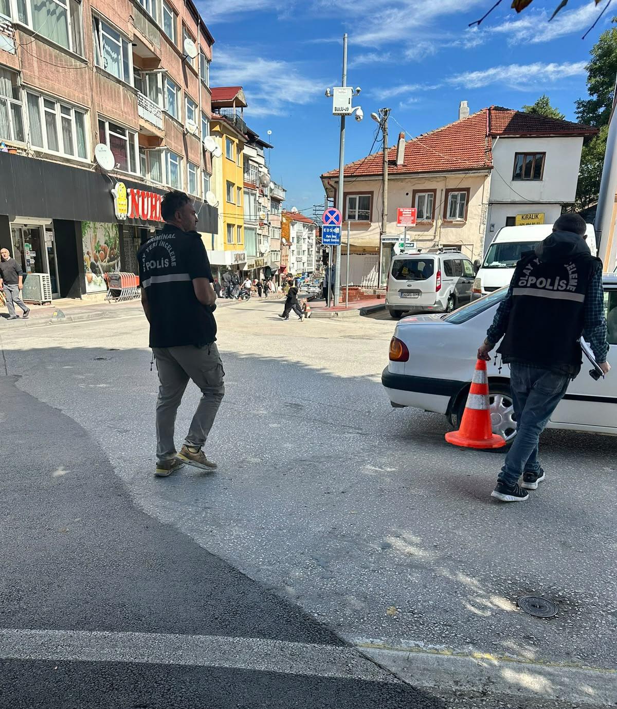 Firma kıyafeti giyip iş makinesiyle yer altındaki kabloları çalan 6 şüpheli tutuklandı