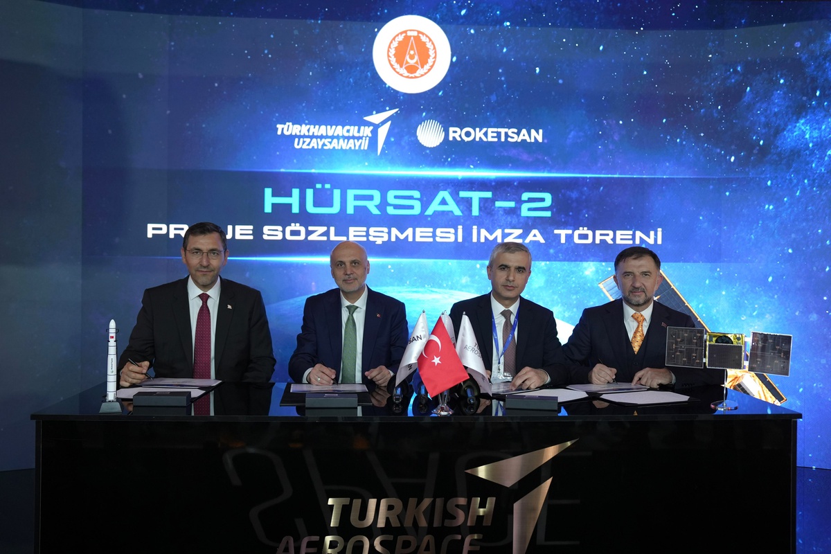 TUSAŞ, HÜRSAT'ın ikinci uydusu için ROKETSAN'la proje sözleşmesi imzaladı