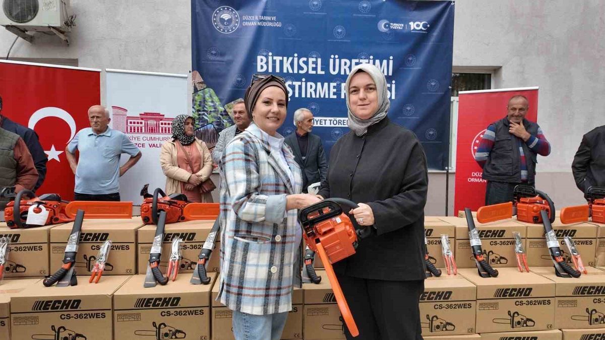 Düzce'de 102 fındık üreticisine bakım ekipmanı desteği verildi