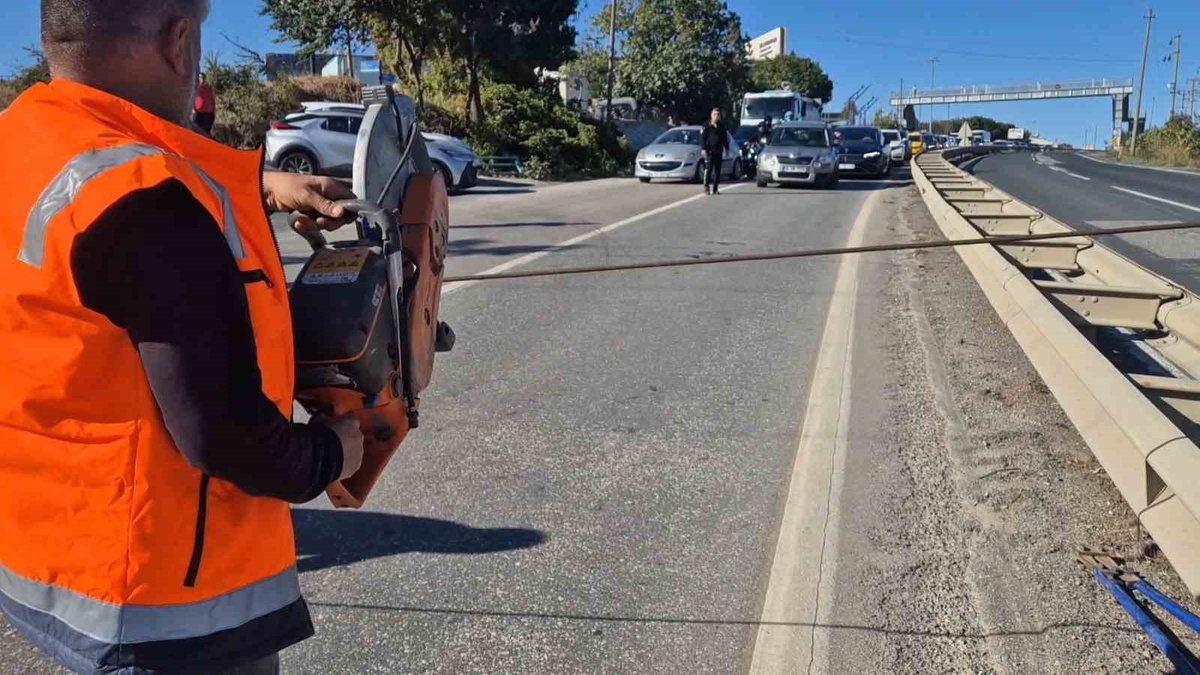 Tekirdağ Süleymanpaşa'da enerji nakil hattı değişimi için yol çift yönlü kapatıldı
