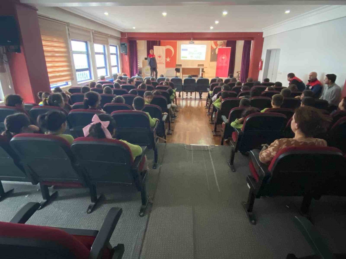 Düzce İl Tarım ve Orman Müdürlüğü üç okulda öğrencilere gıda israfı eğitimi verdi