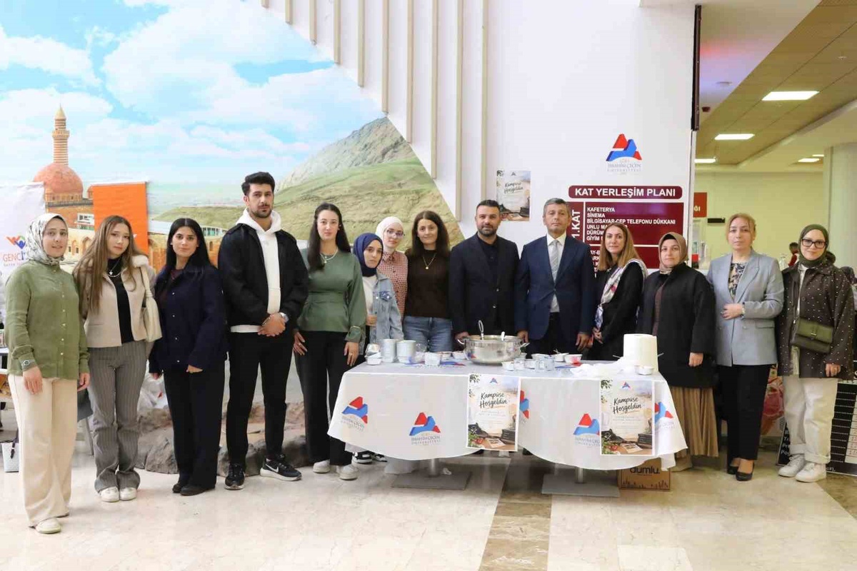 AİÇÜ’de omaç helvası akademik ve idari personele ikram edildi
