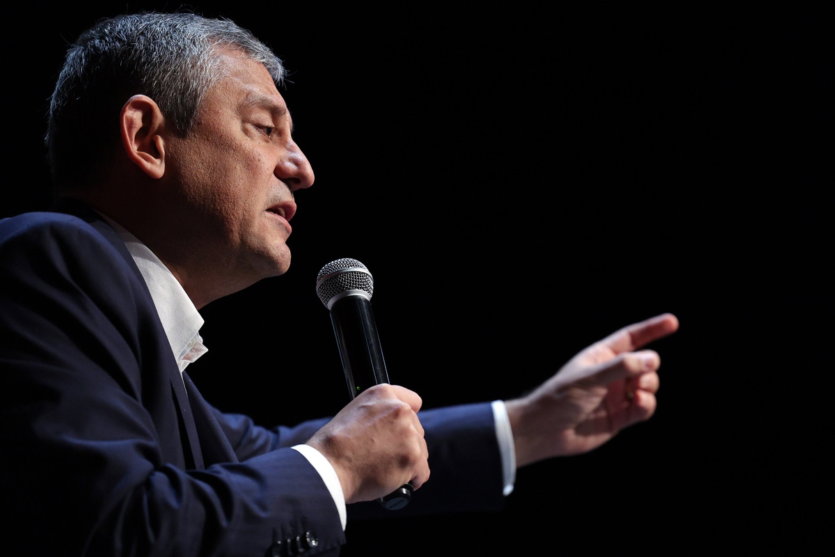 Özgür Özel, Cemil Tugay'ın AK Parti'ye katılacağı iddialarına tepki gösterdi