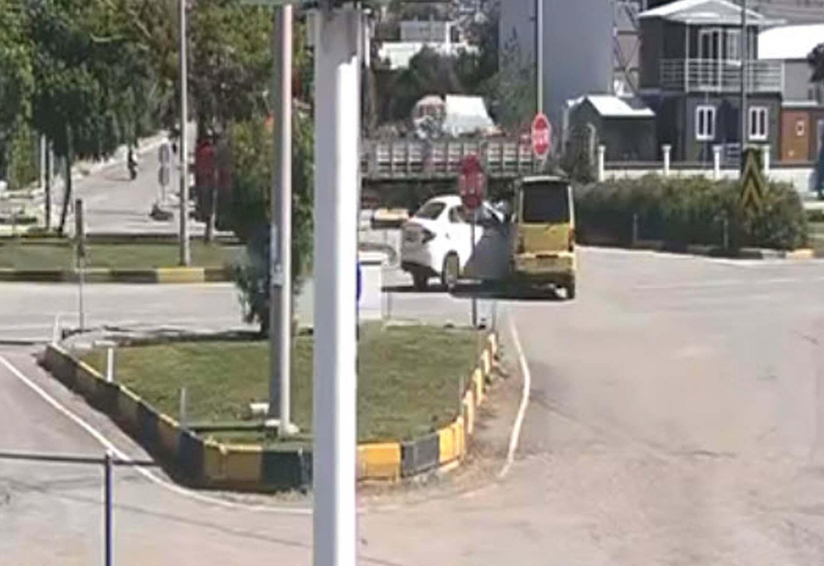 [BELEDIYE · Muğla] Muğla Fethiye'de otomobil ile minibüs çarpıştı, minibüsteki 7 kişi yaralandı
