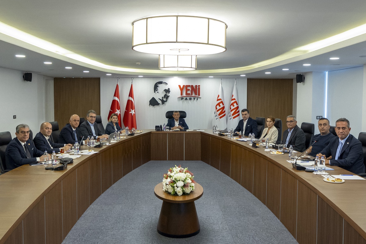 YENİ Parti'nin fon krizi masası Özgür Özel başkanlığında üçüncü kez toplandı