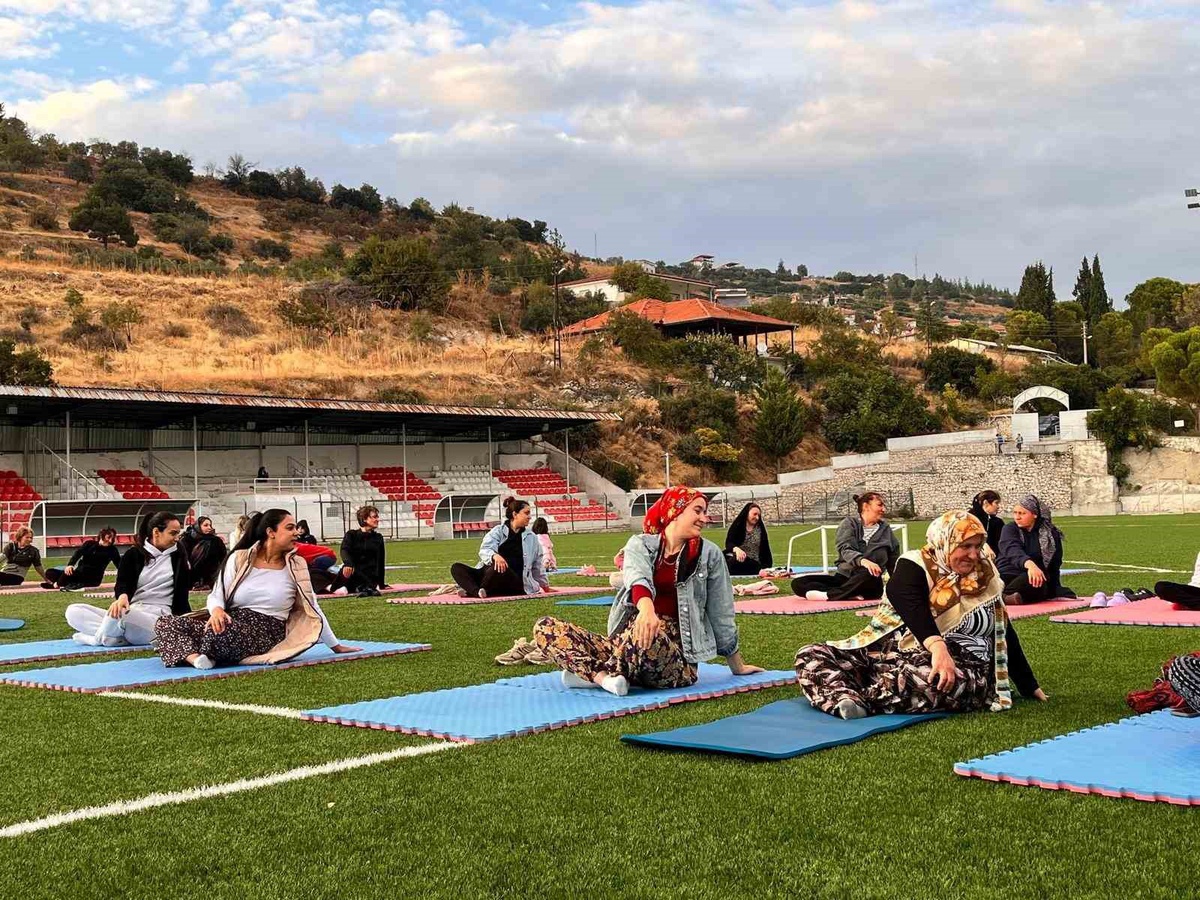 Güney'de Amatör Spor Haftası yoga etkinliğinde kadınlar hareketli yaşama dikkat çekti