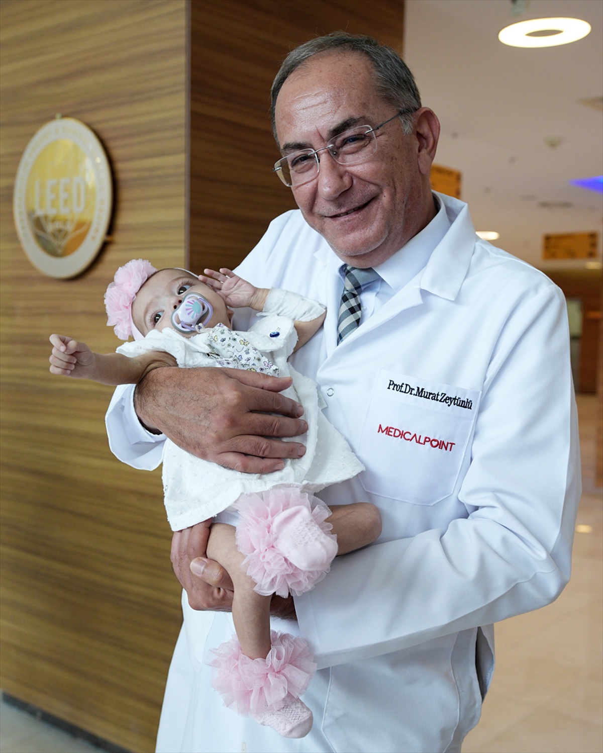 Safra yolları olmayan Ece bebek, annesinden nakledilen karaciğer dokusuyla iyileşti