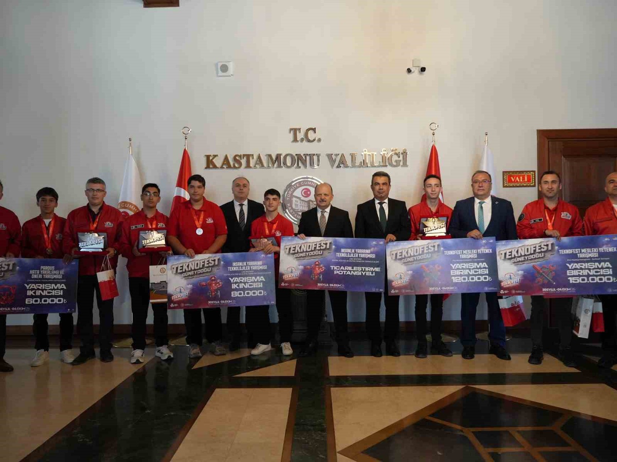 Kastamonu Valisi Dallı, TEKNOFEST'te derece alan öğrenci ve öğretmenleri tebrik etti