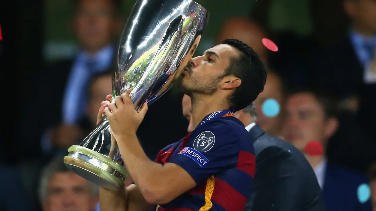 25 kupa kazanmıştı! Efsane oyuncu futbolu bıraktı