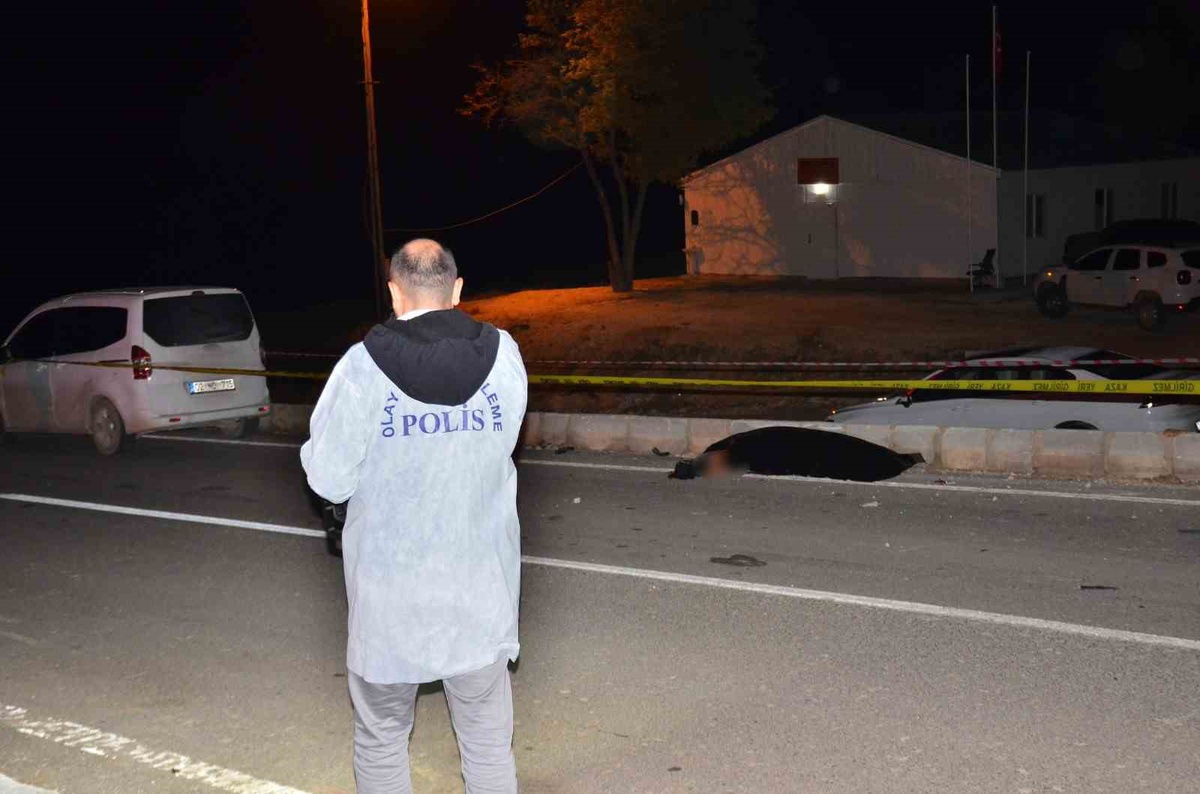 Besni'de karşıya geçen yayaya otomobil çarptığı iddia edildi, 1 kişi öldü