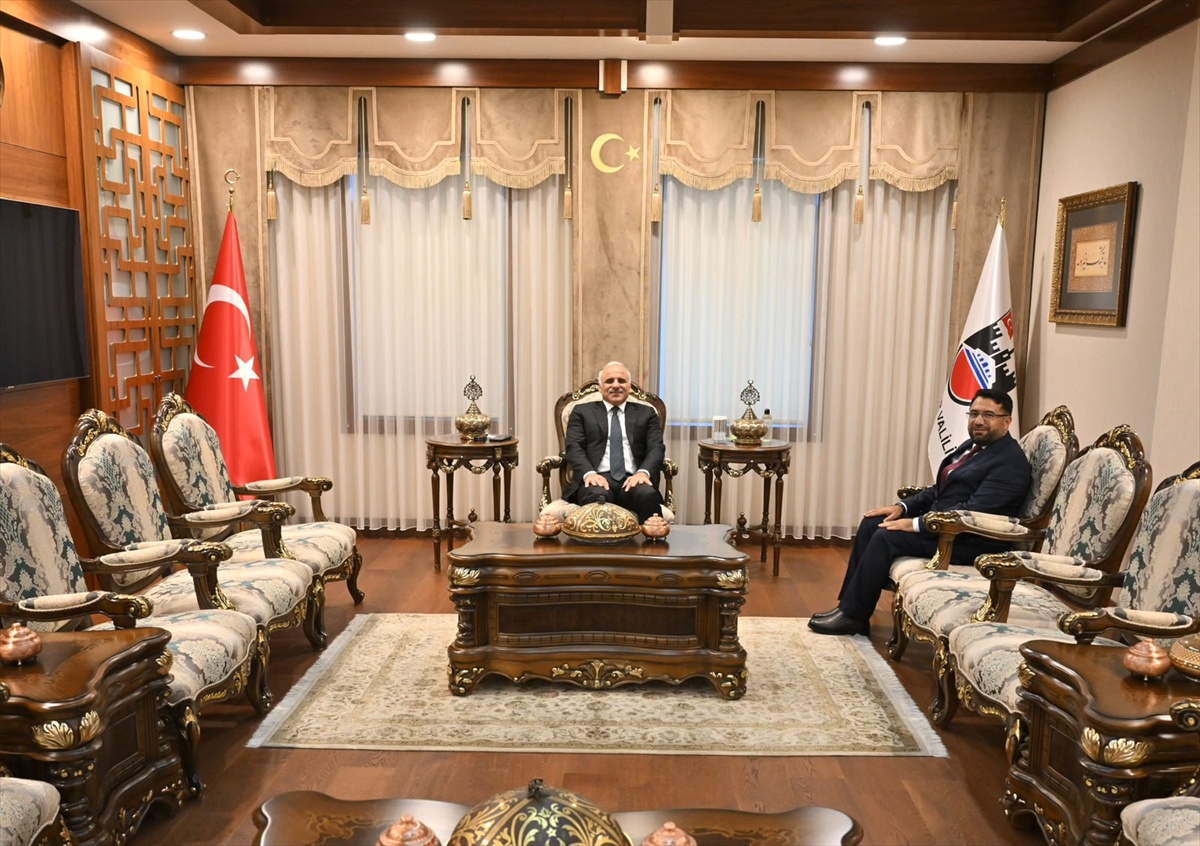 [BELEDIYE · Diyarbakır] Vali Zorluoğlu, yeni İl Müftüsü Fakirullahoğlu'nu Valilik binasında ağırladı