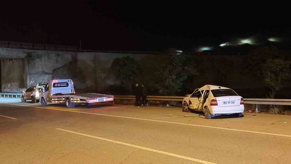Muş'ta tırla çarpışan otomobilde sıkışan 2 kişi kurtarılarak hastaneye sevk edildi