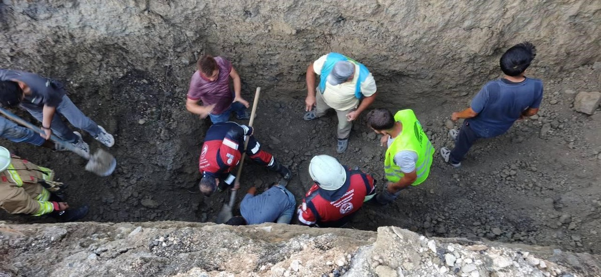 Hatay Arsuz'da altyapı çalışmasında göçük altında kalan 1 işçi yaralandı
