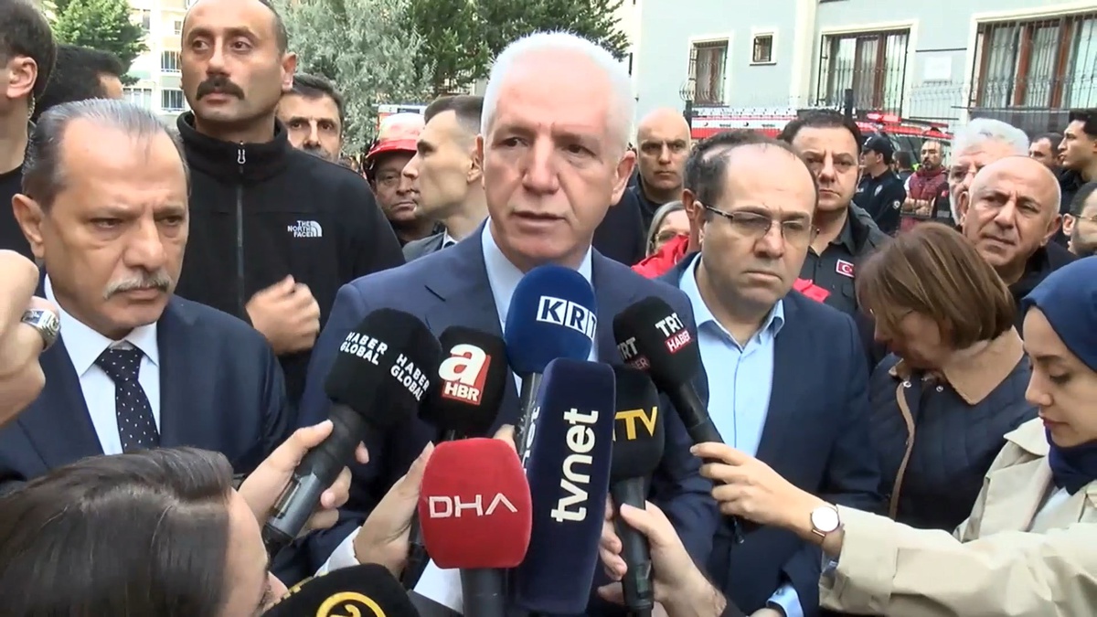 Maltepe'de ilk 3 katı çöken binada 5 kişi kurtarıldı, 3 kişi aranıyor