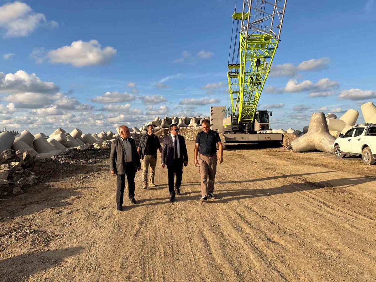 Düzce Akçakoca'da Kaymakam Uzan, Melen Deresi'ndeki mahmuz çalışmalarını inceledi