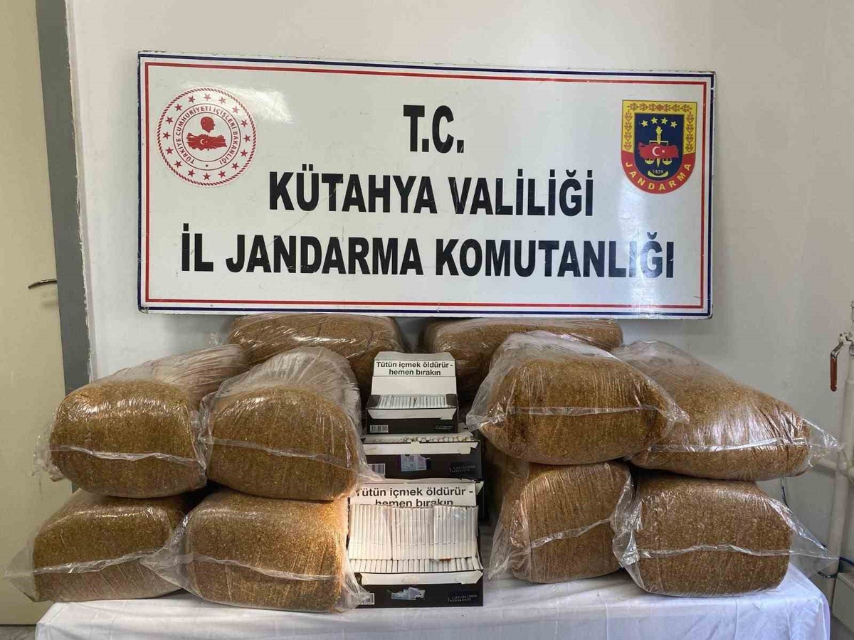 Kütahya'da jandarma operasyonunda 61,5 kilogram tütün ve 2 bin makaron ele geçirildi