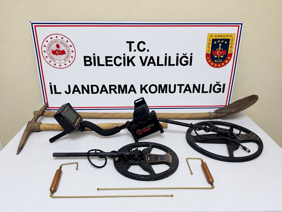 Bilecik Gölpazarı'nda kaçak kazıda 2 şüpheli jandarma baskınıyla suçüstü yakalandı