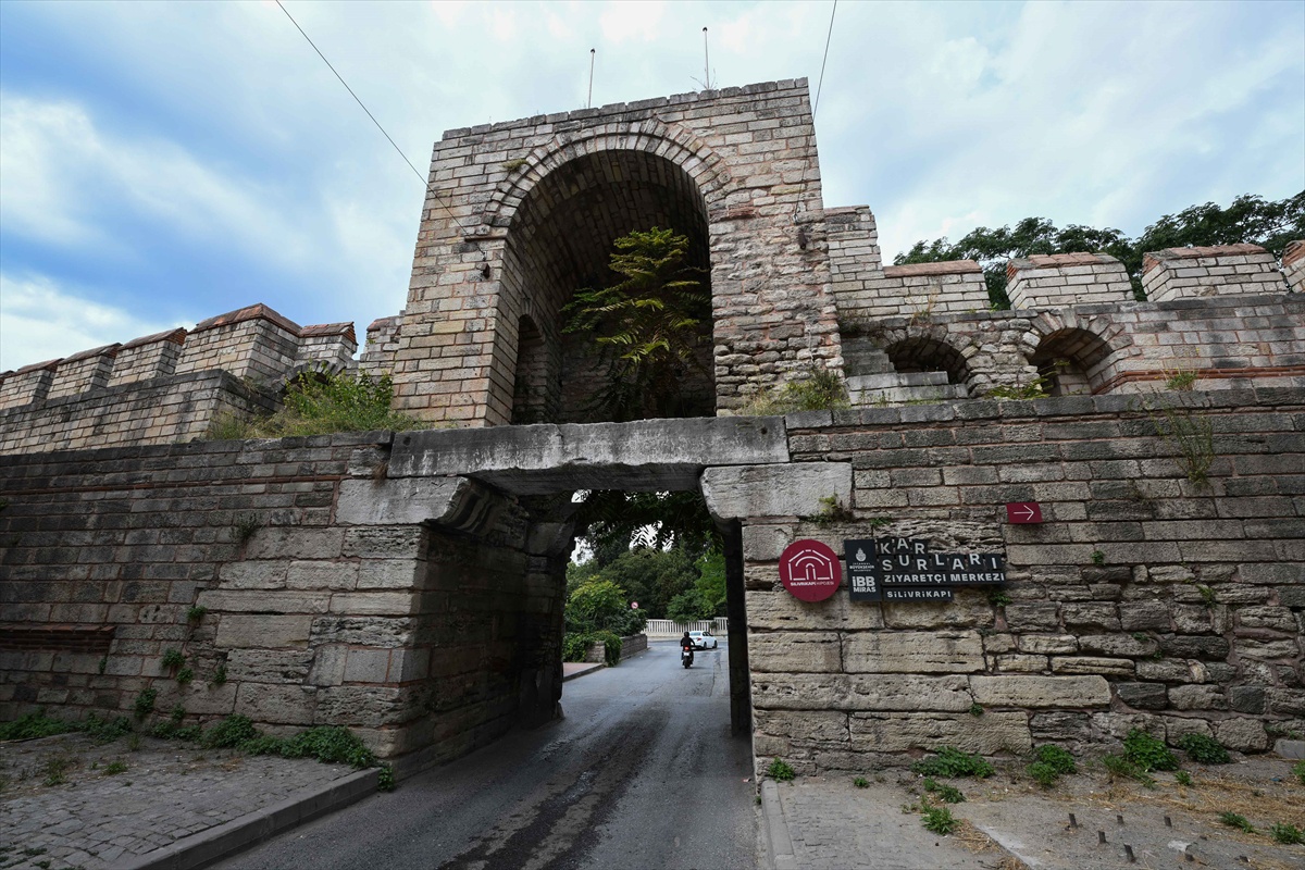Silivrikapı'daki Bozdoğan gürzünün orijinali Askeri Müze'ye kaldırıldı