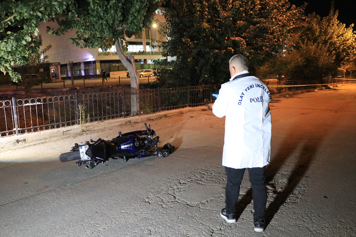 Kilis'te motosikleti devrilen sürücü ağır yaralanarak hastaneye kaldırıldı