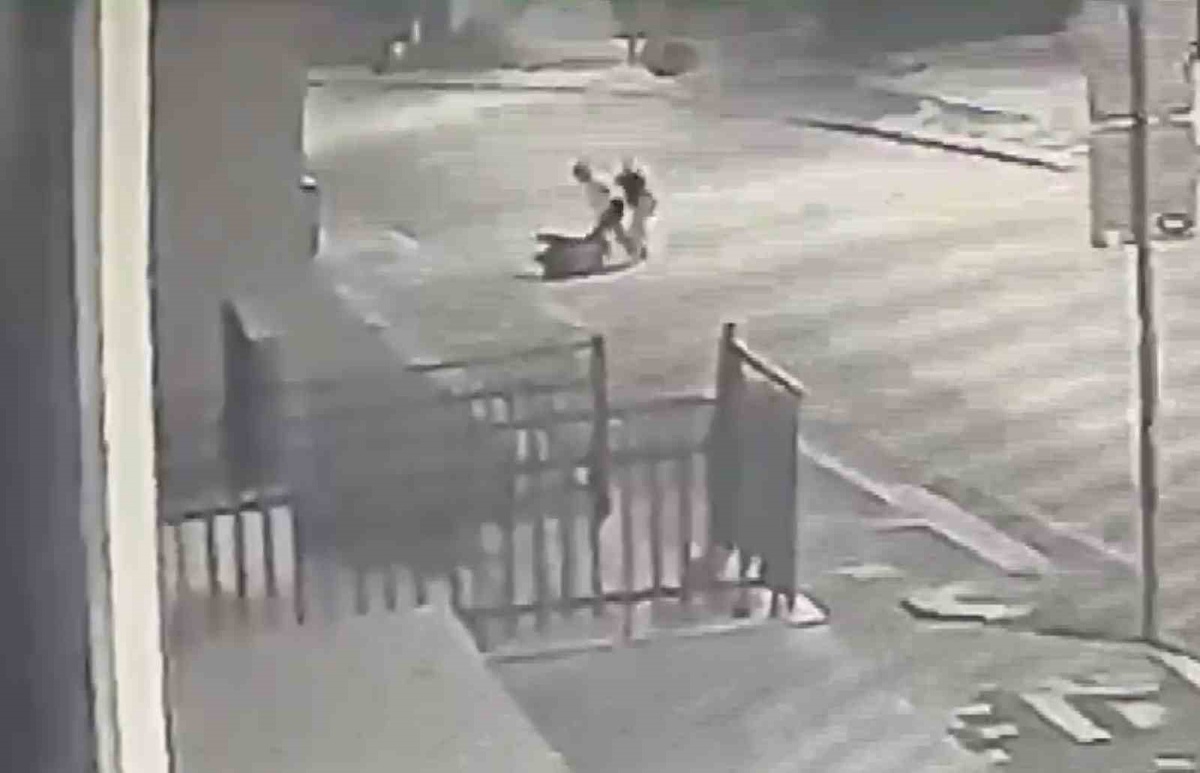 Aksaray'da işten dönen kadına 2 kadın yol ortasında saldırıp darp etti