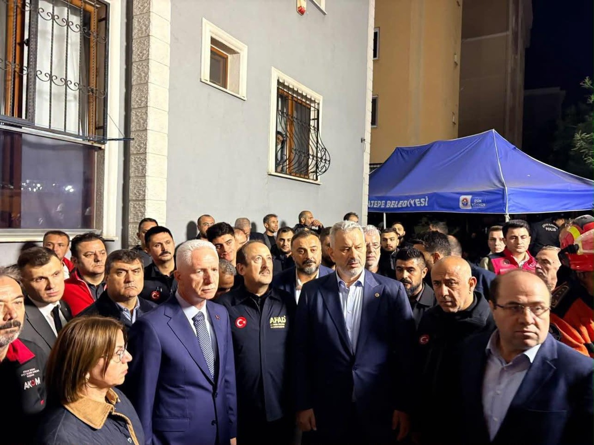 Maltepe'de çöken binada 12 kişi enkazdan çıkarıldı, 3 kişi hayatını kaybetti