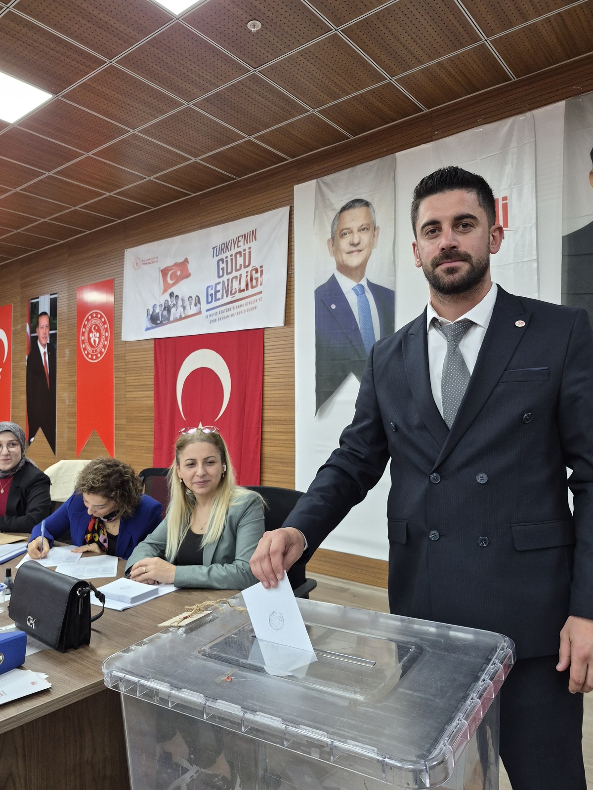 Özgür Parlağı, Yeni Parti Çamlıhemşin İlçe Başkanlığına yeniden seçildi