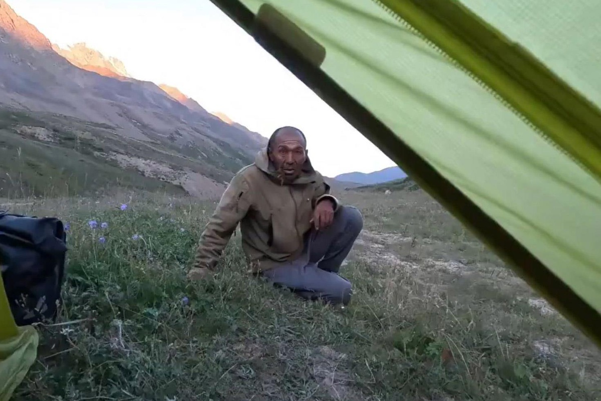 Bir anda karşılarına dikildi! Kamp yapan kadınların korku dolu anları