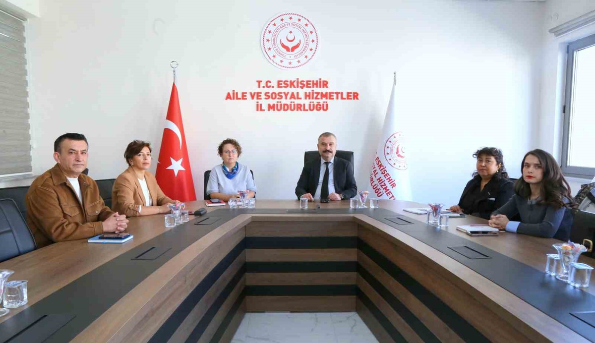 Eskişehir'de kadın hizmetleri toplantısı Orhan Bayrak başkanlığında yapıldı