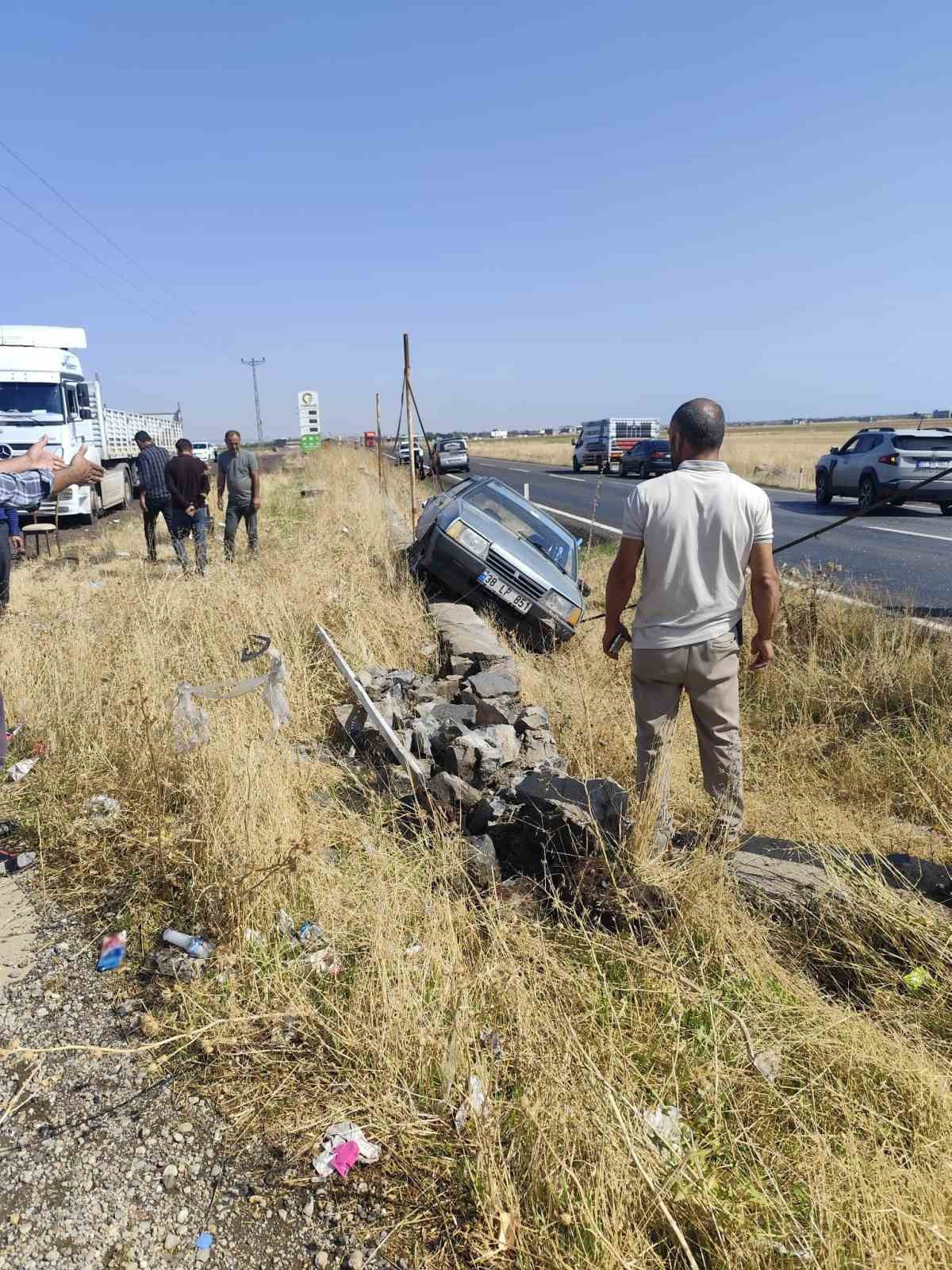 Diyarbakır'ın Çınar ilçesinde iki aracın çarpıştığı kazada 1 kişi yaralandı