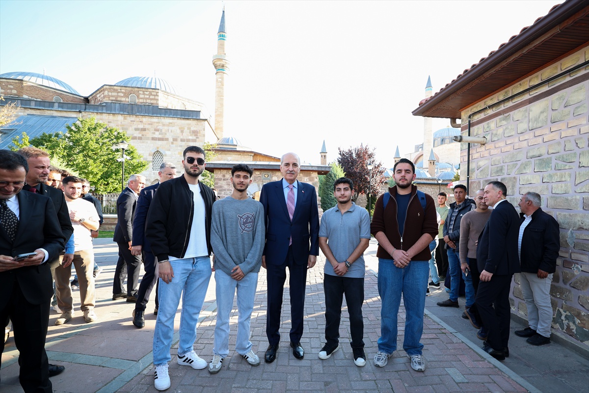 TBMM Başkanı Kurtulmuş, Konya'da Mevlana Müzesi'ni ziyaret edip dua etti