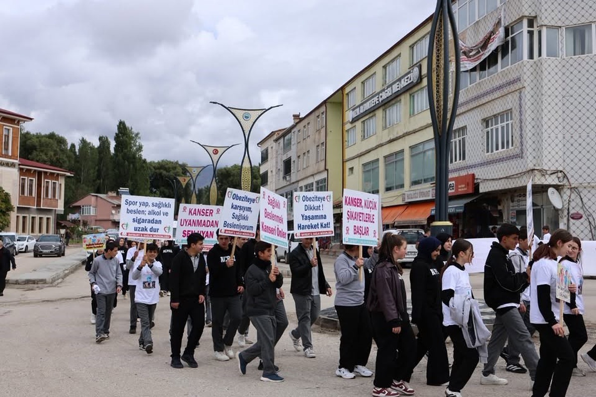 Bayburt’ta Aydıntepe ve Demirözü’nde meme kanseri farkındalığı için yürüyüş yapıldı