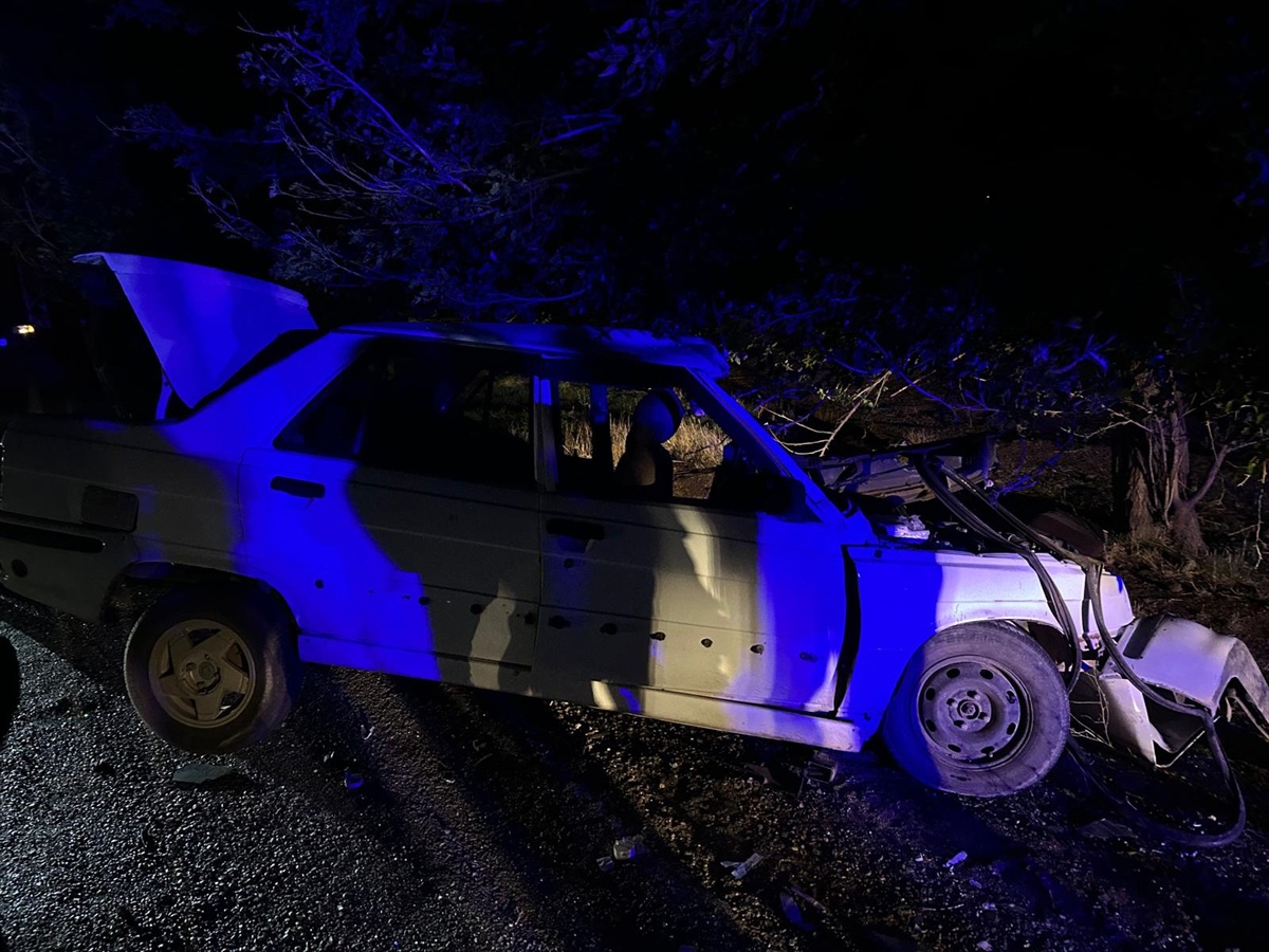 Gaziantep Nurdağı'nda işçi minibüsü otomobille çarpıştı, 1 kişi öldü, 7 kişi yaralandı