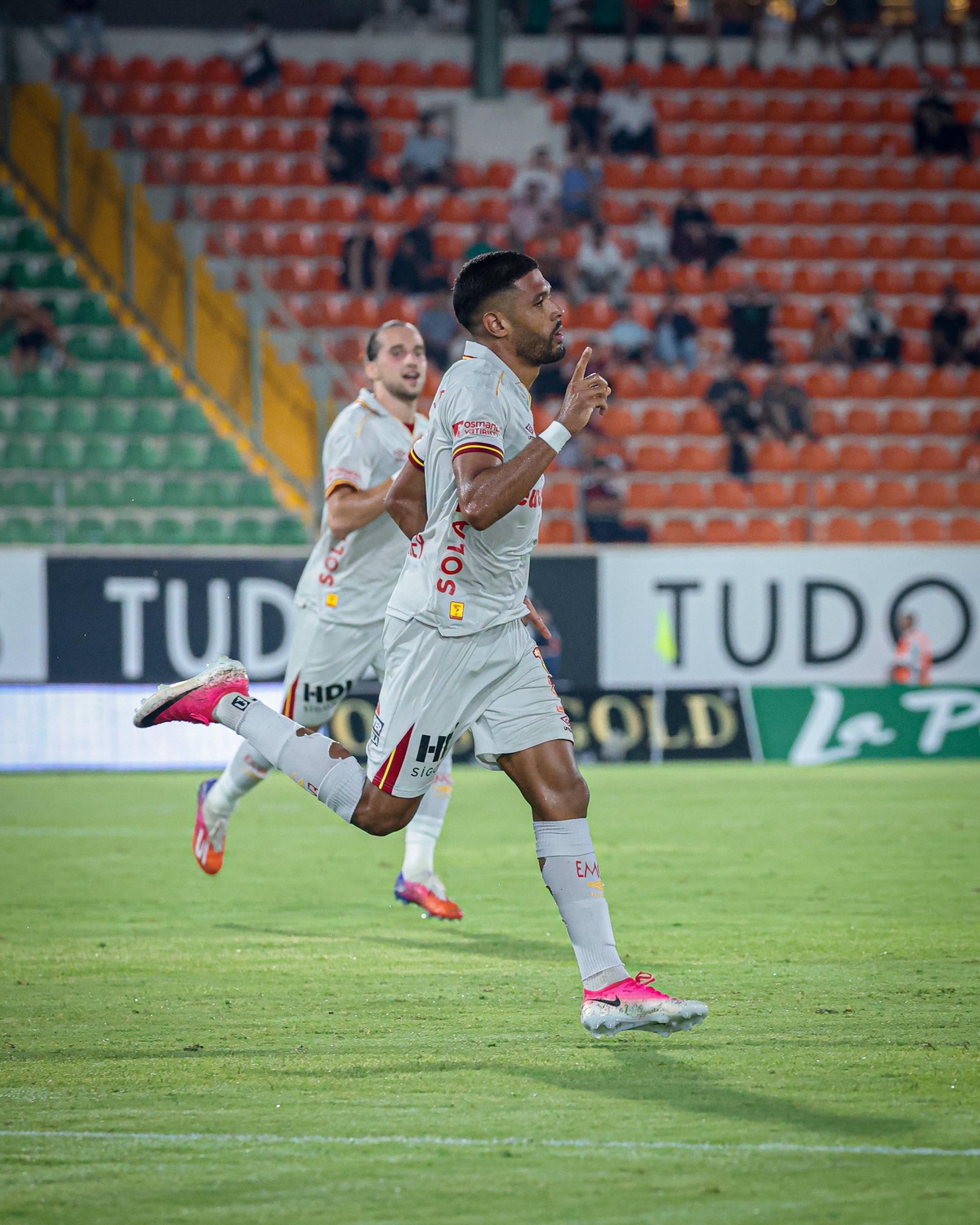 Göztepe, ilk galibiyet için pazartesi Eyüpspor deplasmanına çıkıyor