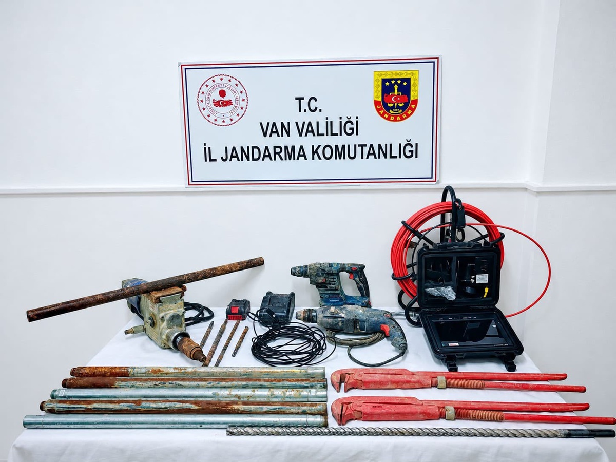 Van Çaldıran'da kaçak kazı yapan 2 şüpheli jandarma baskınıyla suçüstü yakalandı