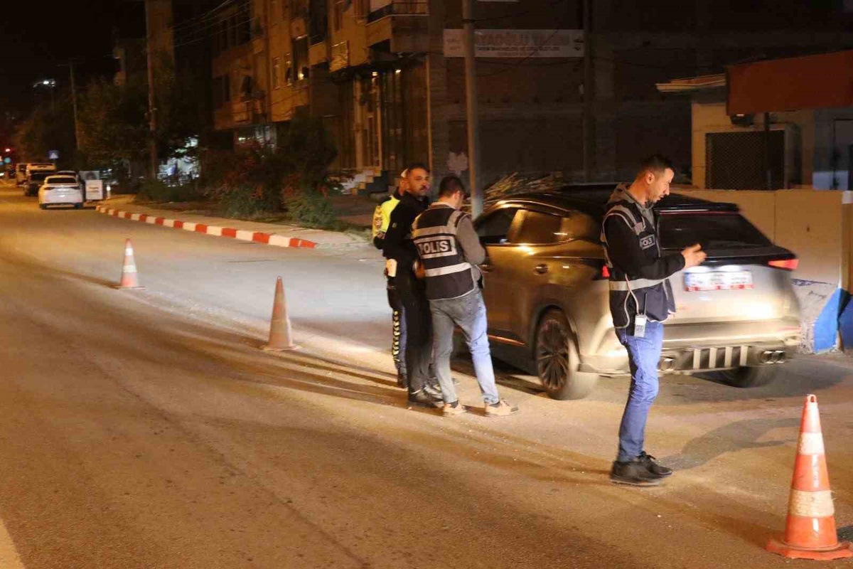 Elazığ Kovancılar'da emniyet ve narkotik ekipleri uyuşturucuya karşı denetim yaptı
