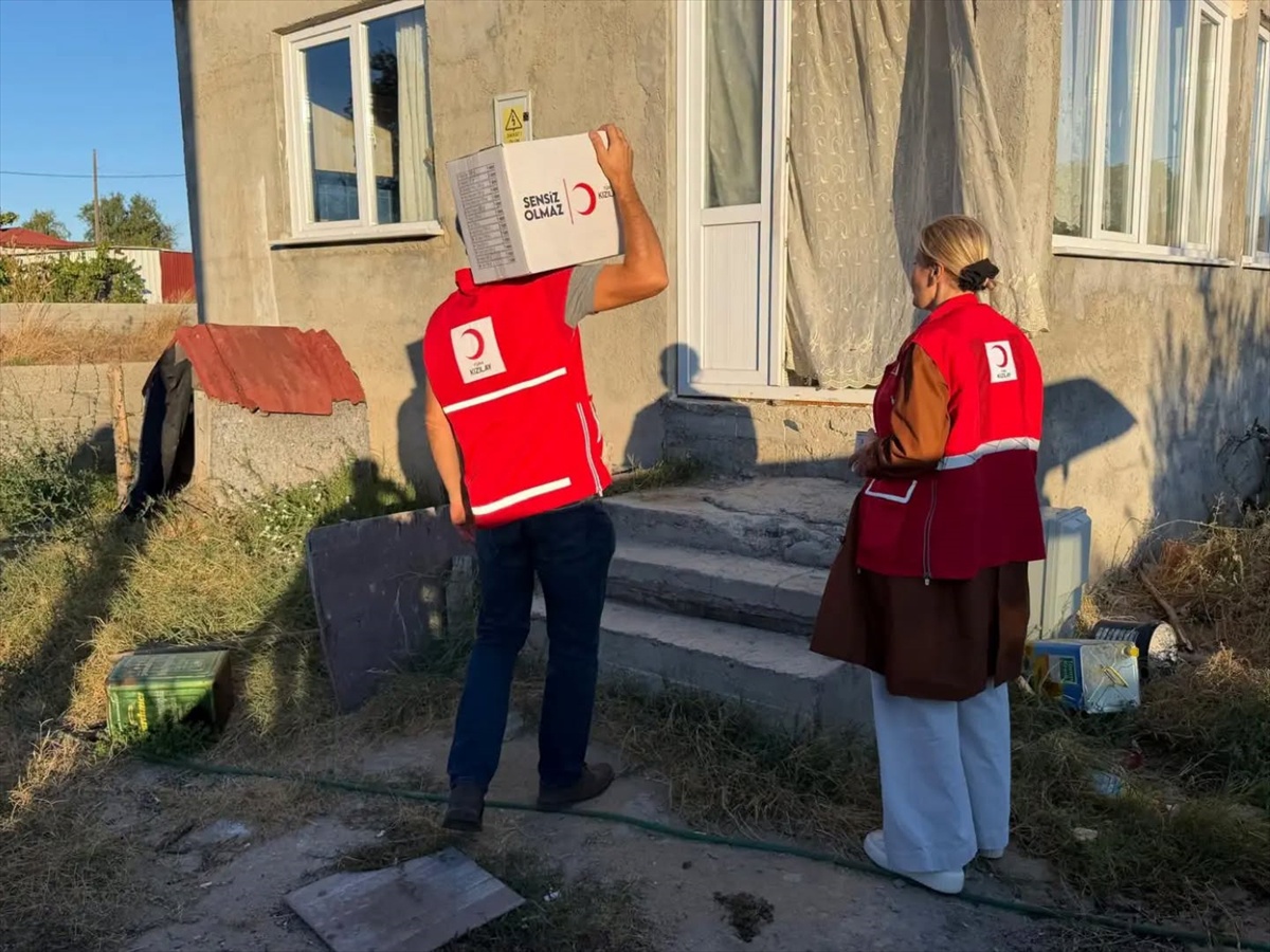 Edirne'de Kızılay gıda kolisi ulaştırdı, AFAD gönüllü eğitimini tamamladı