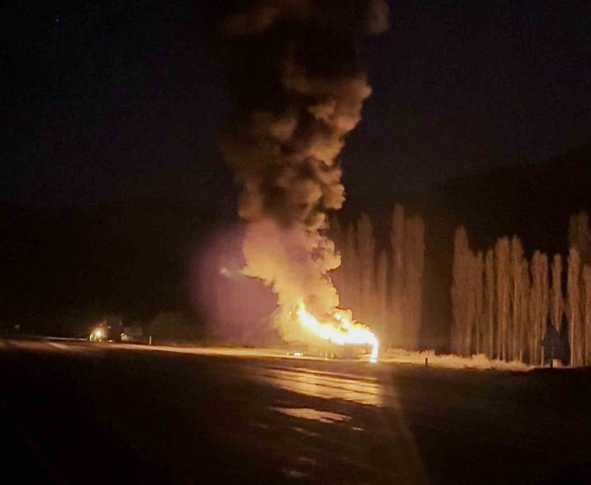 Erzurum Oltu'da tır dorsesindeki yangın sürücülere korku dolu anlar yaşattı