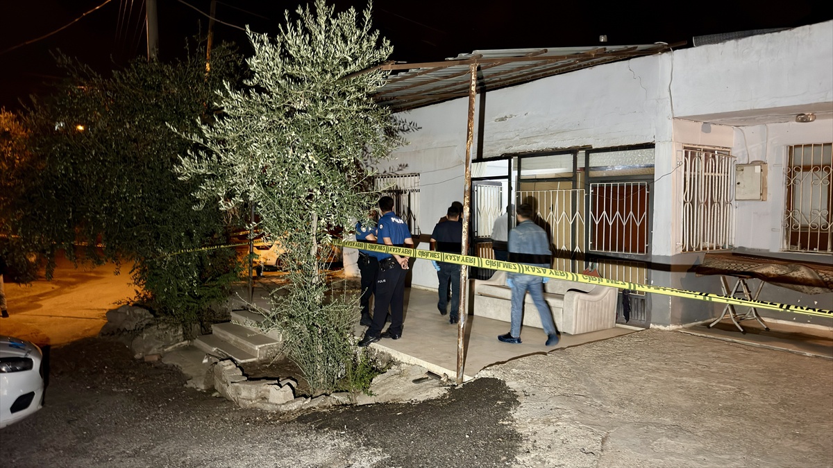 Antalya Kepez'de birlikte yaşadığı kadını öldürdüğünü itiraf eden şüpheli teslim oldu