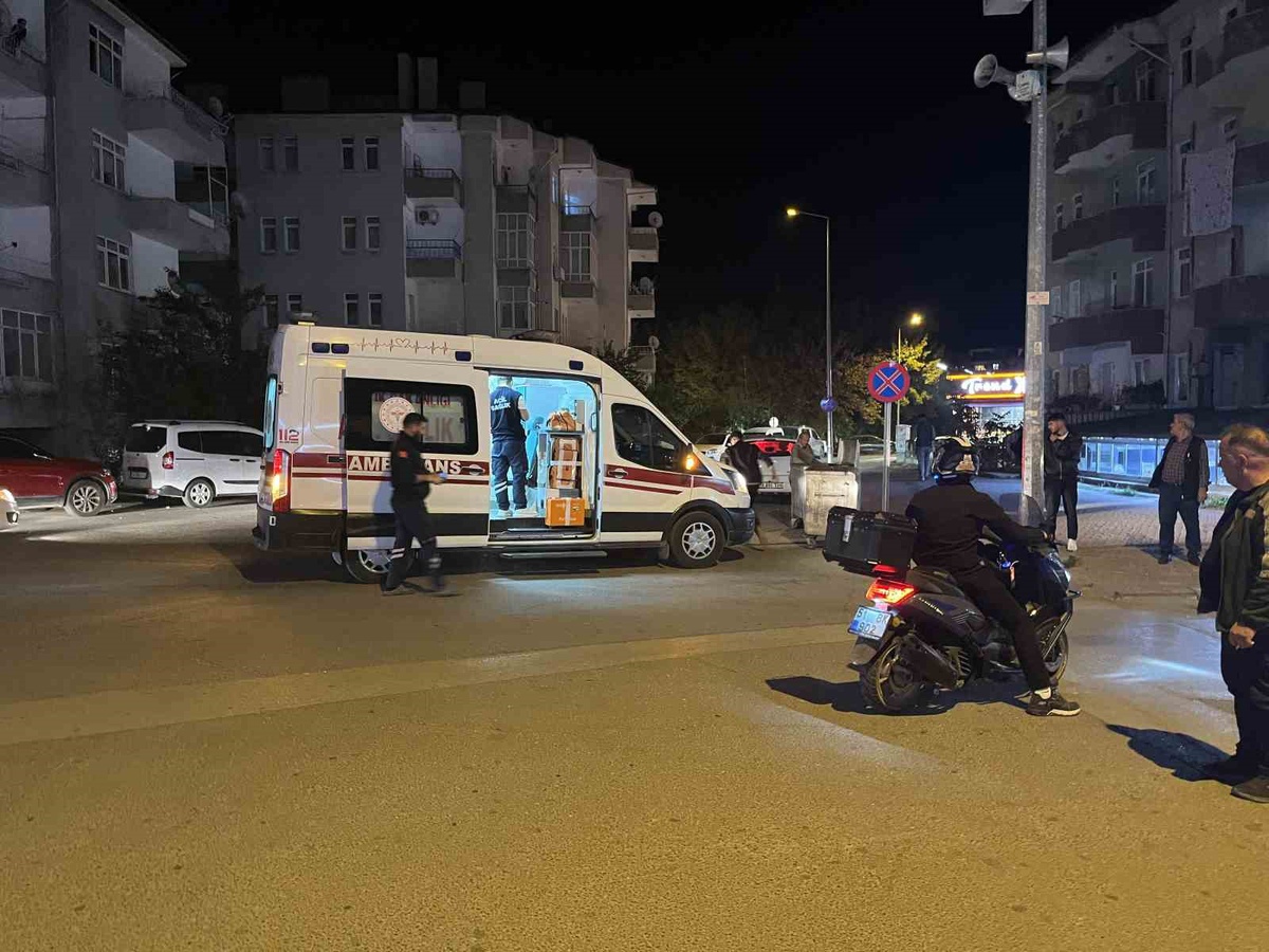 Niğde Selçuk Mahallesi'nde motosiklet ile otomobil çarpıştı, 1 kişi yaralandı