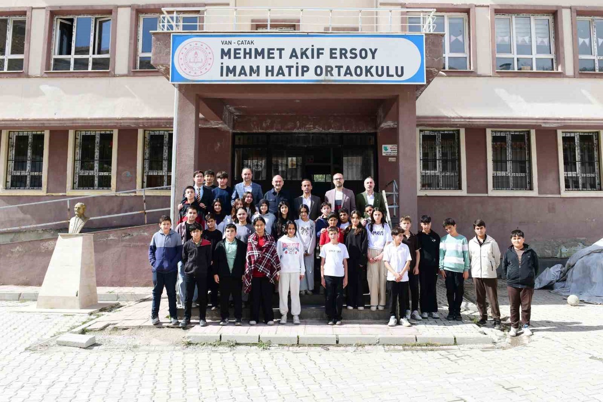 Van İl Milli Eğitim Müdürü Çandıroğlu, Çatak'ta DYK kurslarını inceledi