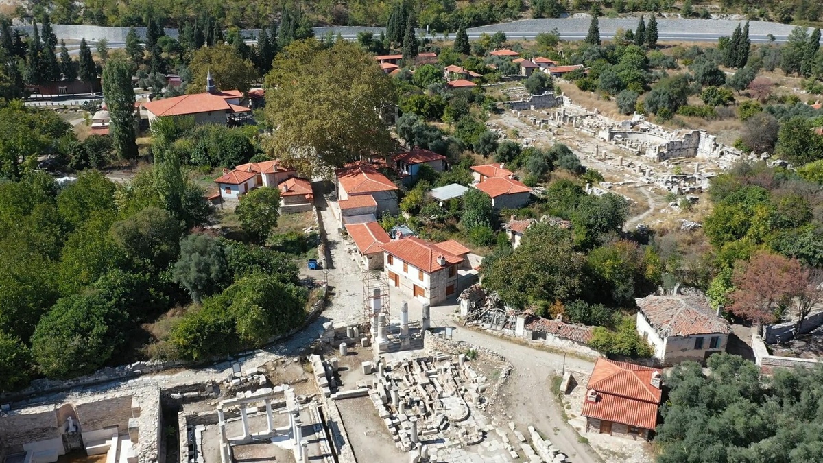 Muğla Yatağan'daki Stratonikeia, 3 bin 500 yıllık geçmişiyle havadan görüntülendi