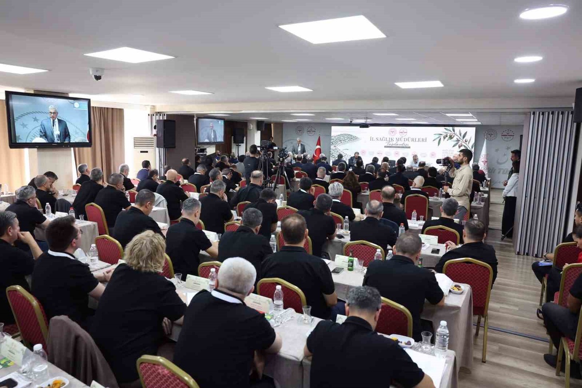Eskişehir Sağlık Müdürü Bildirici, İzmir'deki sağlık müdürleri toplantısına katıldı