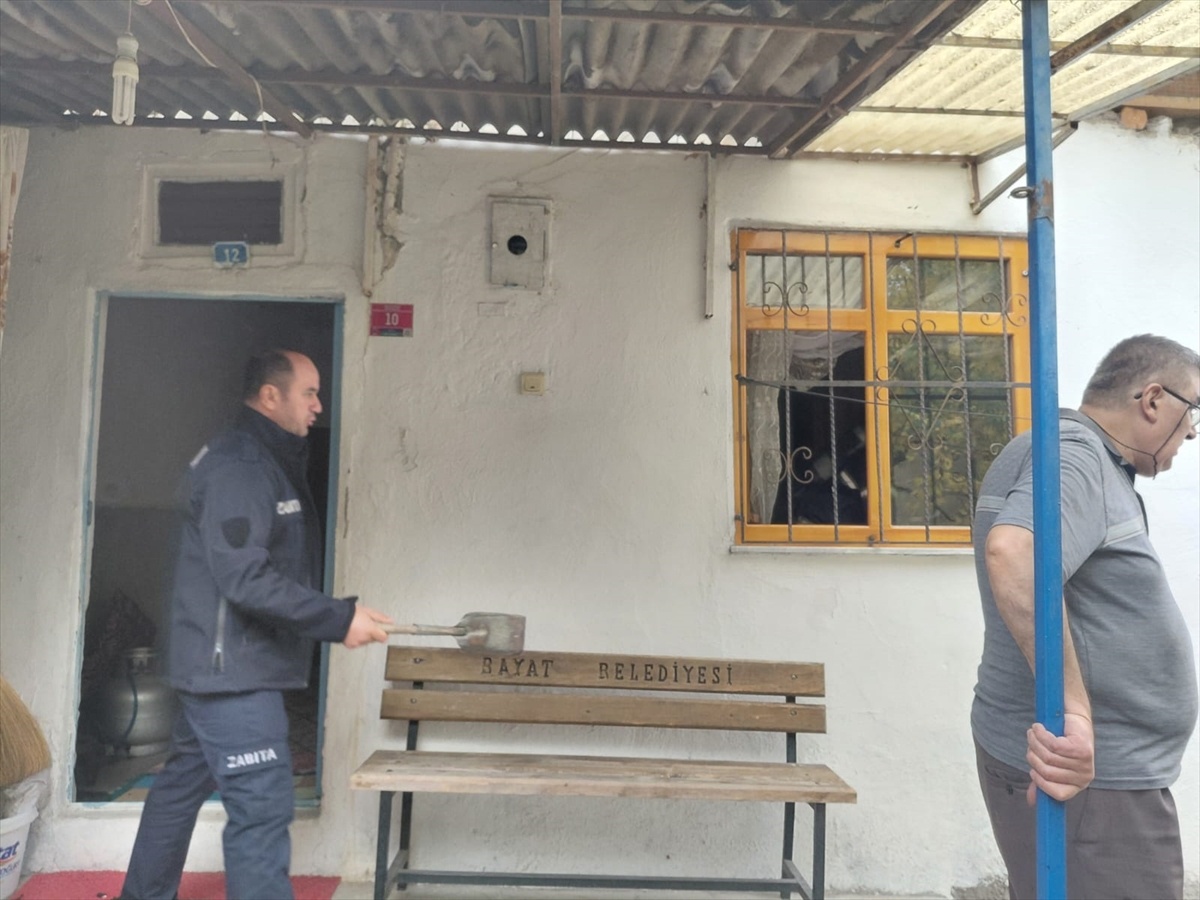 [BELEDIYE · Afyonkarahisar · Bayat] Çorum'da Evde Yangın: Yaşlı Kadın Hastaneye Kaldırıldı